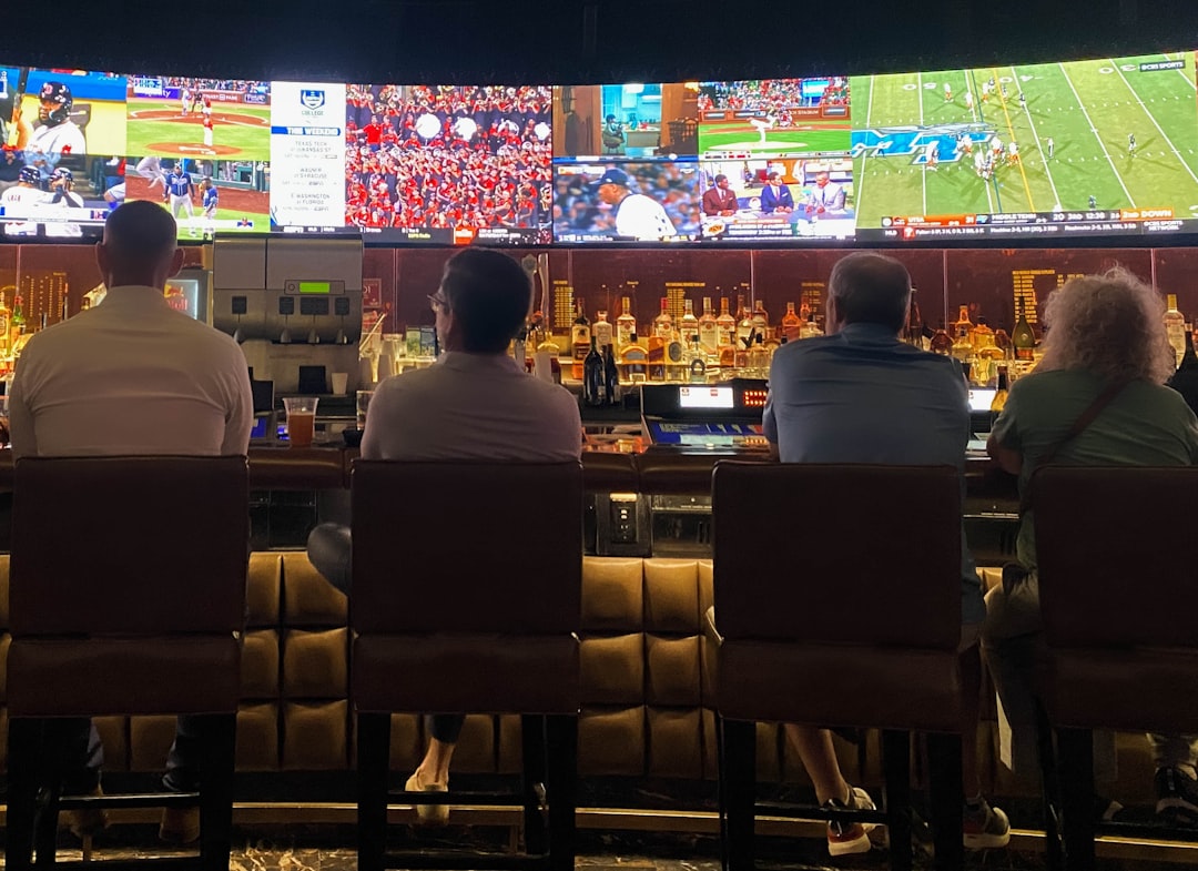 'If you're new to sports betting, my first piece of advice is to know what you're getting into and set realistic expectations. No one wants to tell you this, but sports betting is hard.' Advice I collected from 15 veteran sports bettors: bit.ly/3vWf0rR