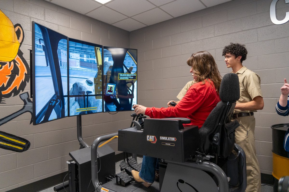 Earlier this week, Mt. Pleasant High School in @MauryCoSchools celebrated the opening of their Heavy Equipment Operators Lab. Thanks to the #InnovativeSchoolModelsTN grant, Mt. Pleasant houses two Caterpillar simulators that will train students on how to operate heavy equipment.