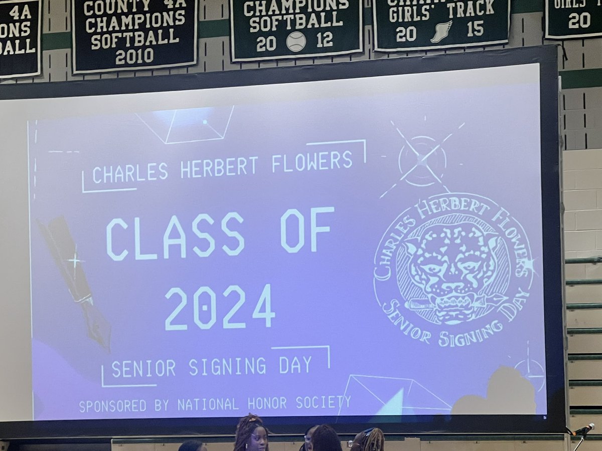 Congratulations to the @pgcps Class of 2024🥳 Shout out to Dr. Gorman Brown and his leadership @CHFlowersHigh 💚🖤 #GoJags! #SeniorSigningDay #FutureNiner @unccharlotte 💚🖤#2024Grad🎓#YouDidIt!🙌🏽