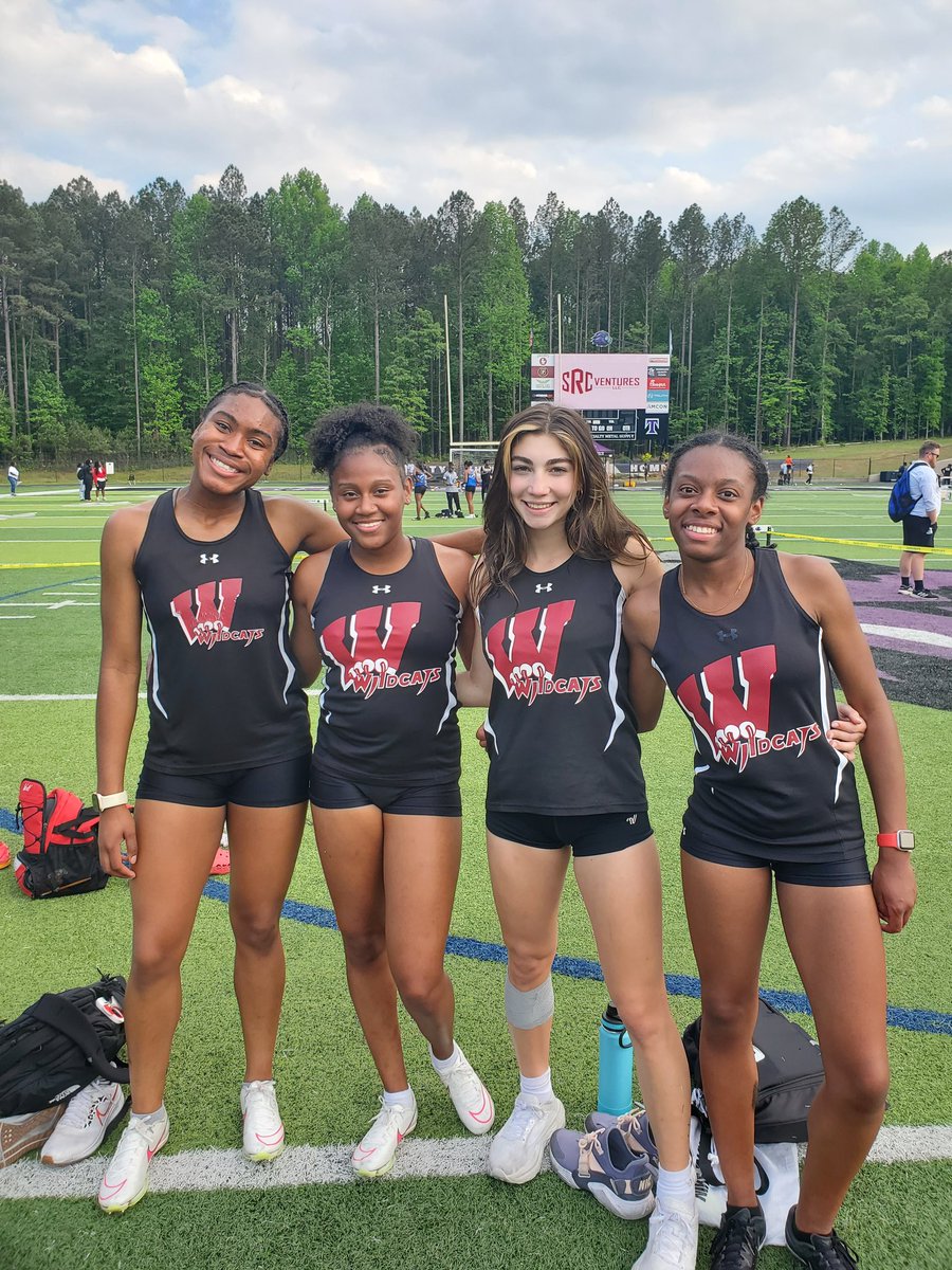 Unleashing their speed, the girls' 4x200m relay team is propelling the cats to new heights! 🏃‍♀️🐾 @WHSAthletics_ @FayetteSports