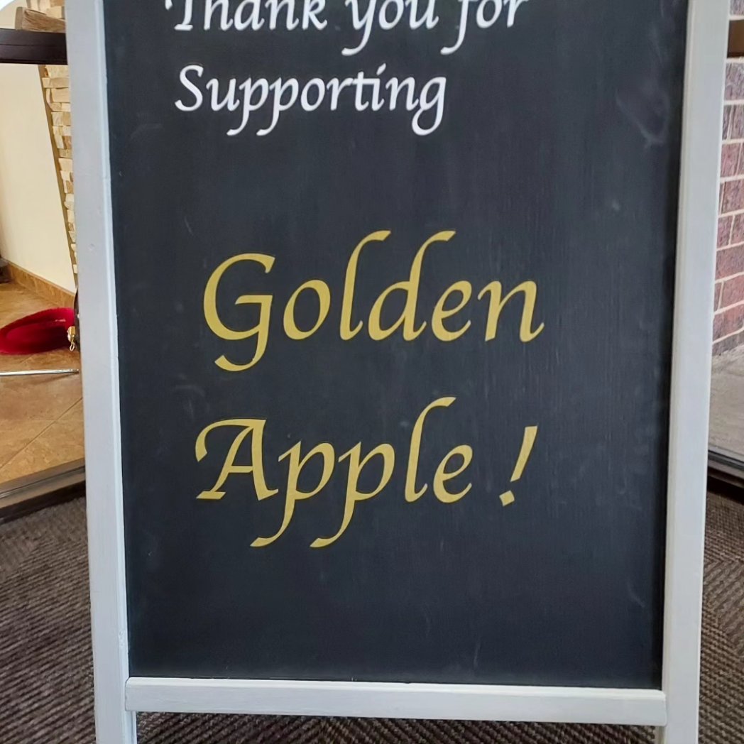 GoldenAppleFoun tweet picture