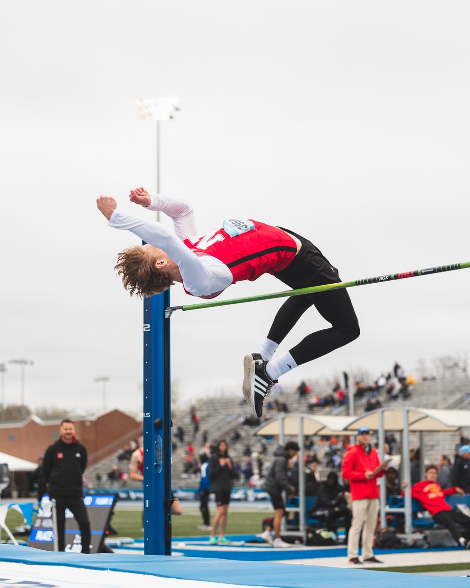 Reid Nelson clears 6-11 (2.11m) in the high jump to claim fourth!!