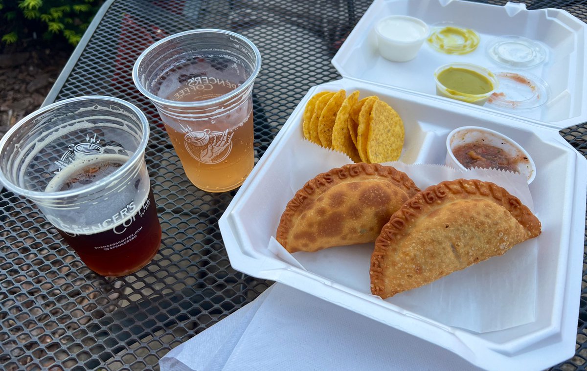 Perfect weather for a night in @DowntownBGKY! A lil’ Empanadas BG + @spncrsbg beer garden. 🤤