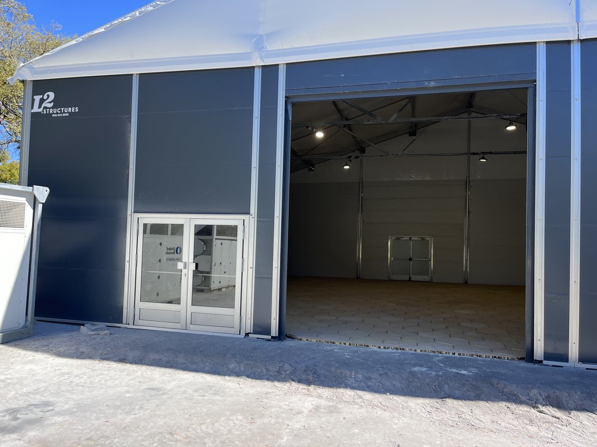 L2structures's tweet image. Featuring both a personnel door for easy staff access and a large garage door for equipment movement, our temporary structures are tailored for convenience and efficiency. Step inside and see where functionality meets innovation.
#FlexibleDesign #EfficientStructures