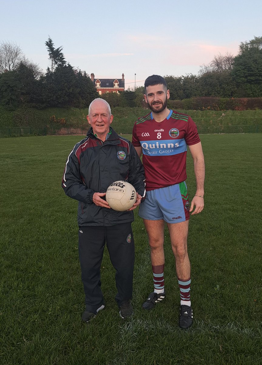 A.C.F.L Division 4 Friday 26th April 2024 Full Time Result Glasdrumman 3:12 St.Pauls 1:13 Well done lads 👏👏 Thanks to Terry Joyce for sponsoring tonights match ball. Terry is pictured presenting the ball to senior player Colum Murphy 💜💙💚