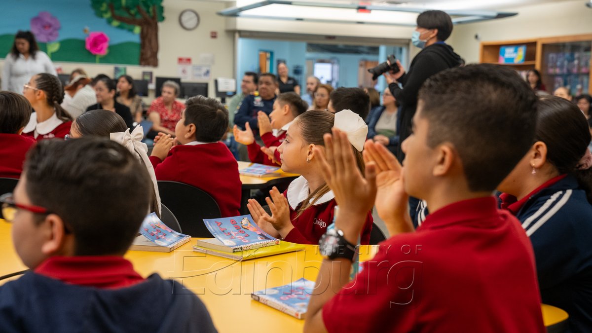 cityofedinburg's tweet image. The Sekula Memorial Library welcomed students for the 14th Annual International Book Discussion! 📚 This year&apos;s book of choice was “Lety Out Loud” by Angela Cervantes, &amp;amp; we are thrilled that she could join us for this wonderful event that highlights the importance of reading. ❣️