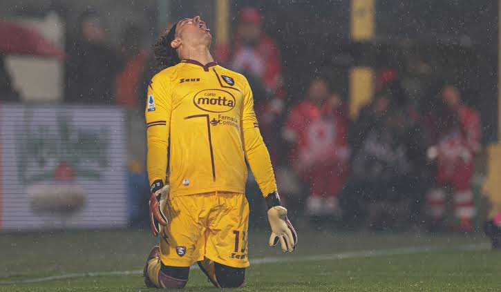 DESCENDIDO 😰😰😰

La Salernitana de Memo Ochoa confirmó su descenso de la Serie A y con esto su tercer descenso en Europa

⬇️ Ajaccio
⬇️ Granada
⬇️ Salernitana