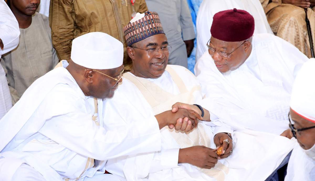 Earlier today, His Excellency Atiku Abubakar attended the wedding fatiha of Mustapha Baba Shehu and Aisha Isiyaku Ismaila at the National Mosque in Abuja. He observed Jumu’at prayers and prayed to Allah (S.W.T) to bless the newlyweds with happiness, endless love, and harmony.