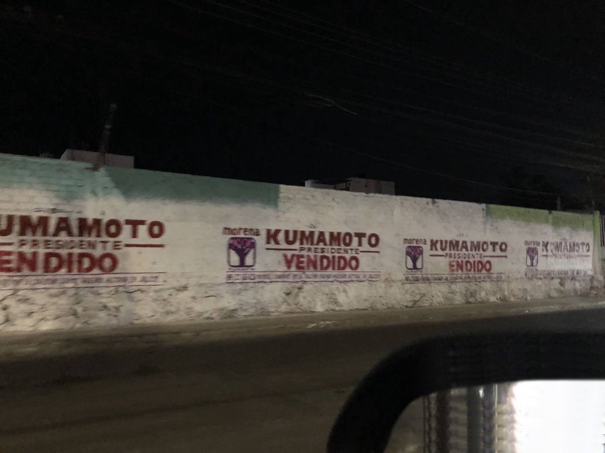 🔴 Intervienen en publicidad de @pkumamoto en Zapopan:

Intervinieron varios rótulos con publicidad del partido de Kumamoto (@futurojal) con la palabra “VENDIDO”.