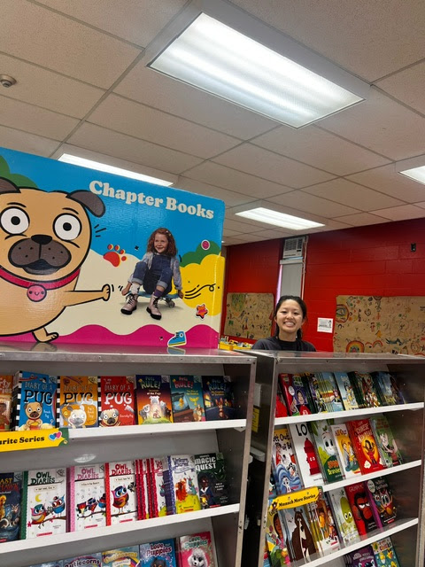 EdgewoodPS_TDSB's tweet photo. We're transforming our library/learning commons area to get ready for our @scholasticCDA book fair! Thank you @msctsang, members of our library club, &amp; of course, our parent volunteers for helping set up! https://t.co/32I8a2Ujbm