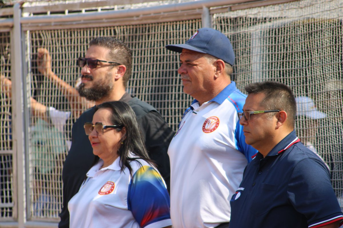 #Nacionales2024 ⚾ #Final Imágenes 📷 del protocolo inicial, directivos y oficiales previo al duelo #Lara 🆚 #Miranda Se decide el campeón del LXVI Campeonato Nacional U18 semillero del @teambeisbolve 🏟️ Ramón Pérez Arocha 🗺️ Charallave 📷 @guilloyaber #SembrandoBeisbol