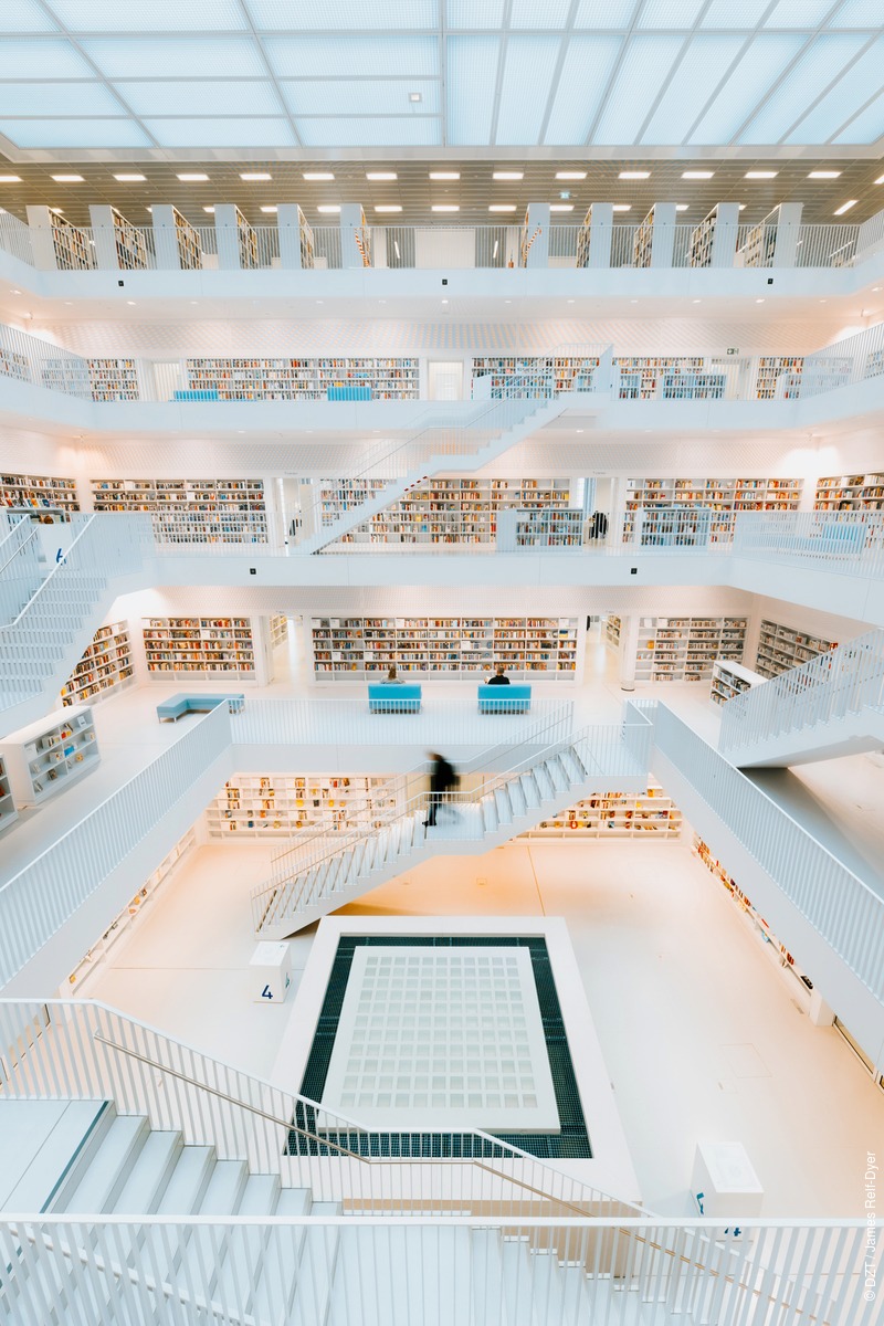 De 'Stadtbibliothek am Mailänder Platz' van de Koreaanse architect Eun Young Yi staat in #Stuttgart en is een van de modernste bibliotheken van Europa én een hit op #Instagram! 📚 #DuitslandDichtbij