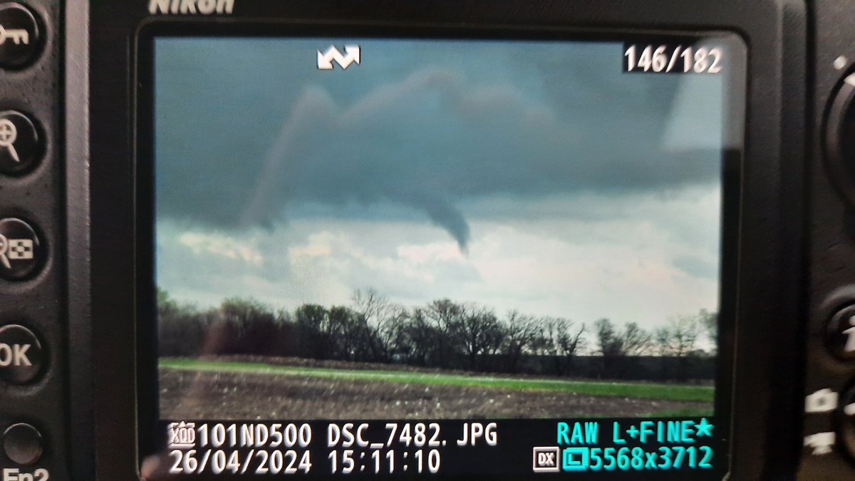 hippiestrmchsr's tweet photo. Here are the other tornadoes from around Waverly and points northeast.  Including a set of twins briefly.  One dying tornado as the other was touching down. https://t.co/bx4THQxYna