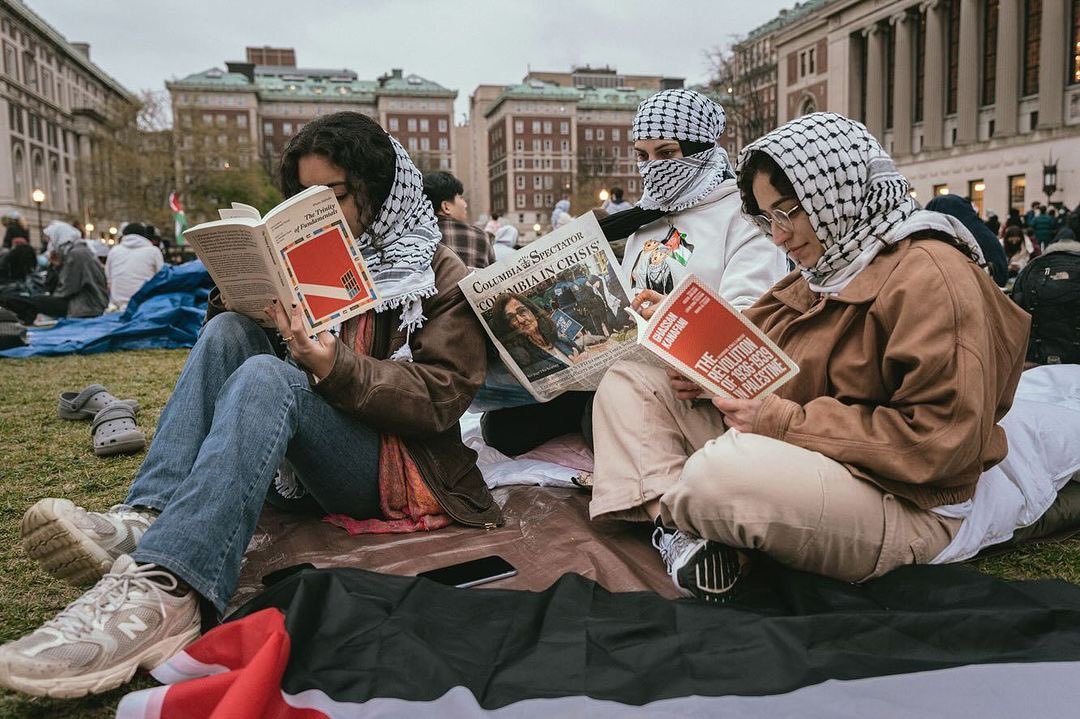 AnasAlSharif0's tweet image. الإعلام الغربي و الإسرائيلي أخفقا في تضليل الرأي العام، خاصة بين طلاب الجامعات في الولايات المتحدة الأمريكية، هذه الحركة الطلابية تعكس رفضاً واضحاً للسياسات المنحازة للعدوان على غزة، وتمهد الطريق لتغيير الصورة النمطية السائدة حول القضية الفلسطينية، مُسلطةً الضوء على معاناة شعبنا…