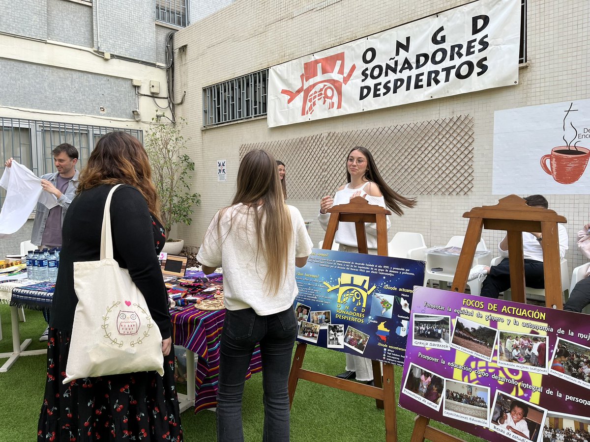 Celebramos el XXV aniversario de SOÑADORES DESPIERTOS, poniendo la dignidad de las personas en el centro #solidaridadymisericordia 💓💓💓