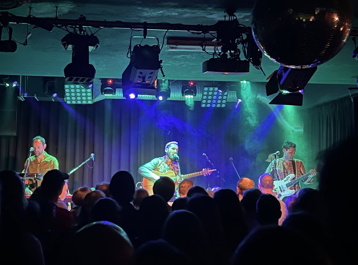 After these days of emotional turmoil I wasn’t sure if I was in the right mindset for new music. But @StornowayBand was just so entertaining, I loved their heartwarming music, especially the acoustic set, and, “uh, wrong bird”, their wonderful quirky Britishness. Come back soon!