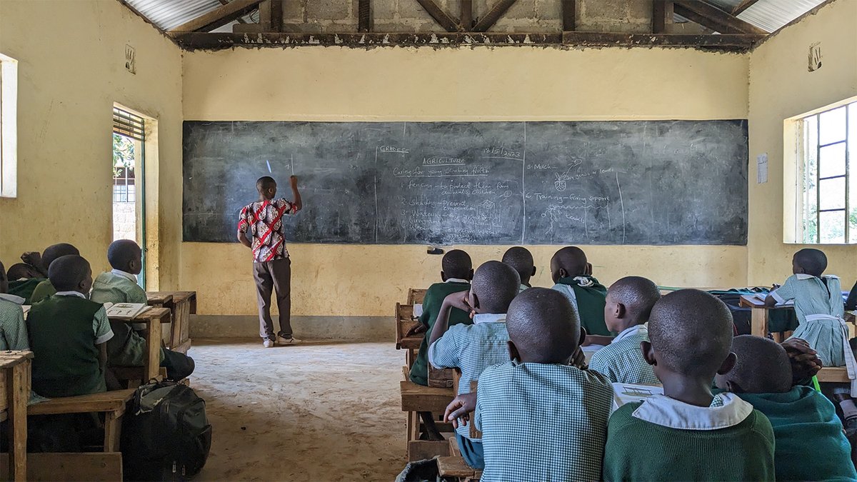 An annual travel program allows @NCStateCED graduate students to trade notes with educators in Kenyan classrooms. They learn from their Kenyan counterparts, coming home with insight they can pass on to the teachers they’ll help prepare. #NCStateMag 🔗 ncst.at/ppAc50RoynN