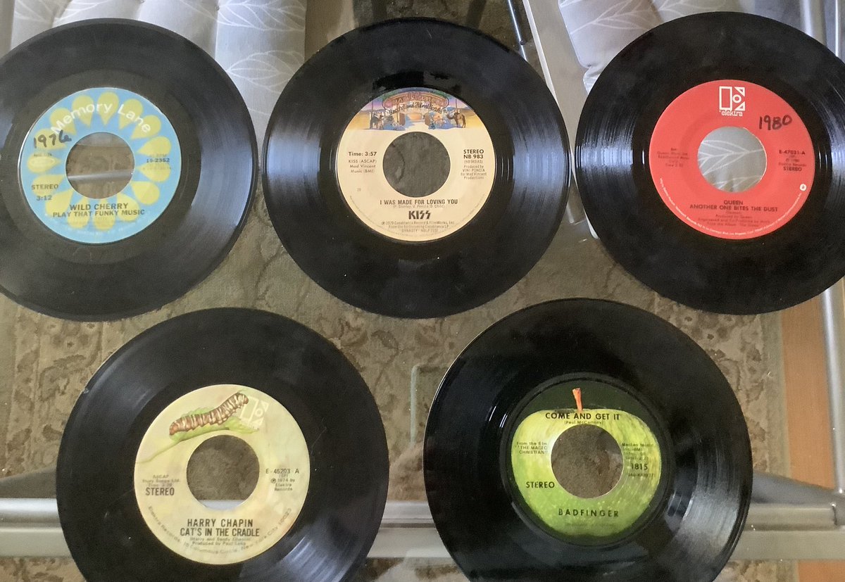 Found some 45s at a yard sale today, 10 for $1 #vinyl #recordsontheshelf