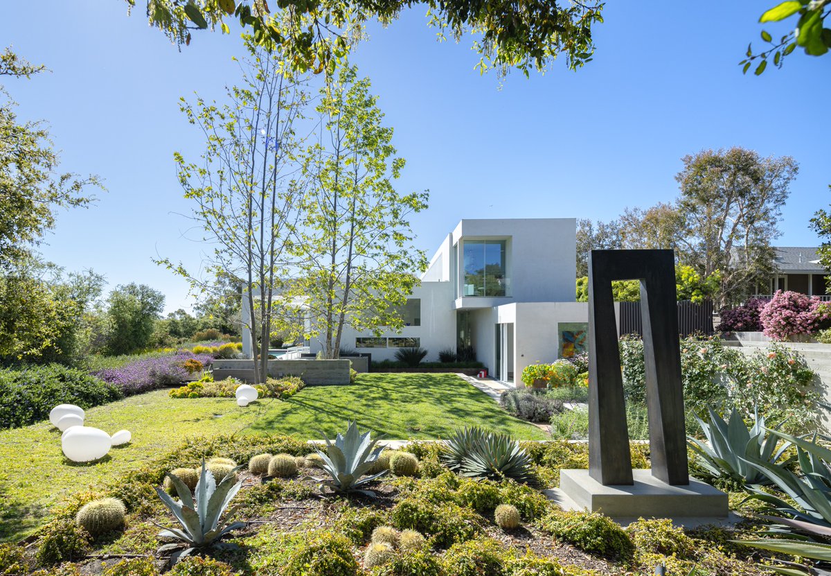 A Modern Sanctuary 🌳 A testament to modern architecture, this award-winning home integrates contemporary design with its natural surroundings, featuring 3 stacked levels, each with its own unique facade. [Listing: Elizabeth Puro | tinyurl.com/12251-Castlega…] #EllimanCalifornia