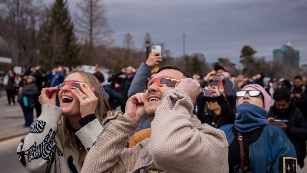 More than 115 cases of eye damage reported in Ontario after solar eclipse toronto.ctvnews.ca/more-than-115-… CanadaHealthwatch.ca — Canada's hub for health news 🍁