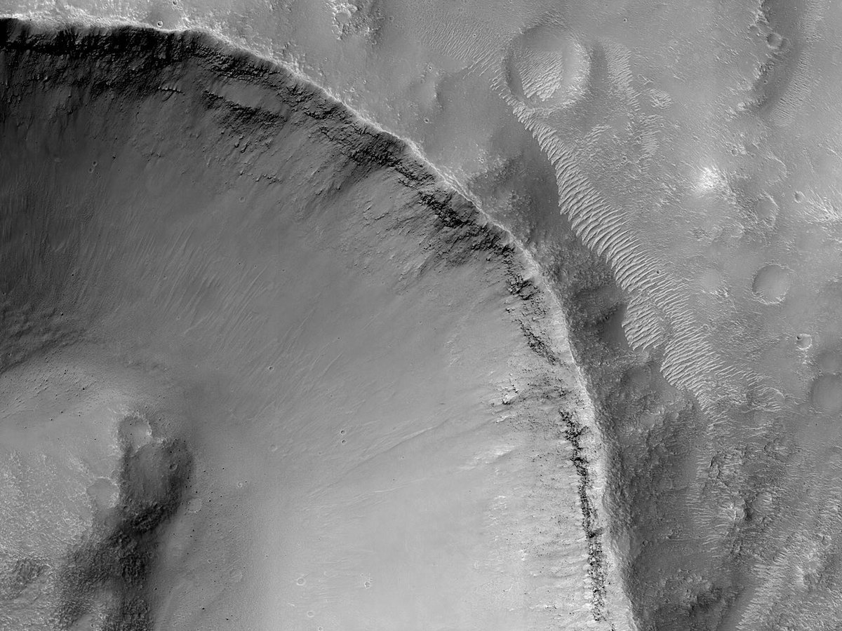 HiRISEWelsh's tweet image. HiPOD: Ceudwll Mewn Cyflwr Da ar Lawr Ceudwll Ehden

rhif: ESP_051847_1885
dyddiad caffael : 18 Awst 2017
uchder: 275 km

uahirise.org/hipod/cy/ESP_0…
NASA/JPL-Caltech/UArizona
#Mars #NASA #Cymraeg #Cymru #Welsh