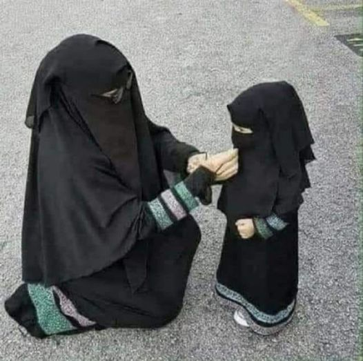 ImtiazMadmood's tweet photo. Childhood indoctrination. When the kid grows up, she will say 'Burqa is my choice'. https://t.co/N5RnYdSmHT
