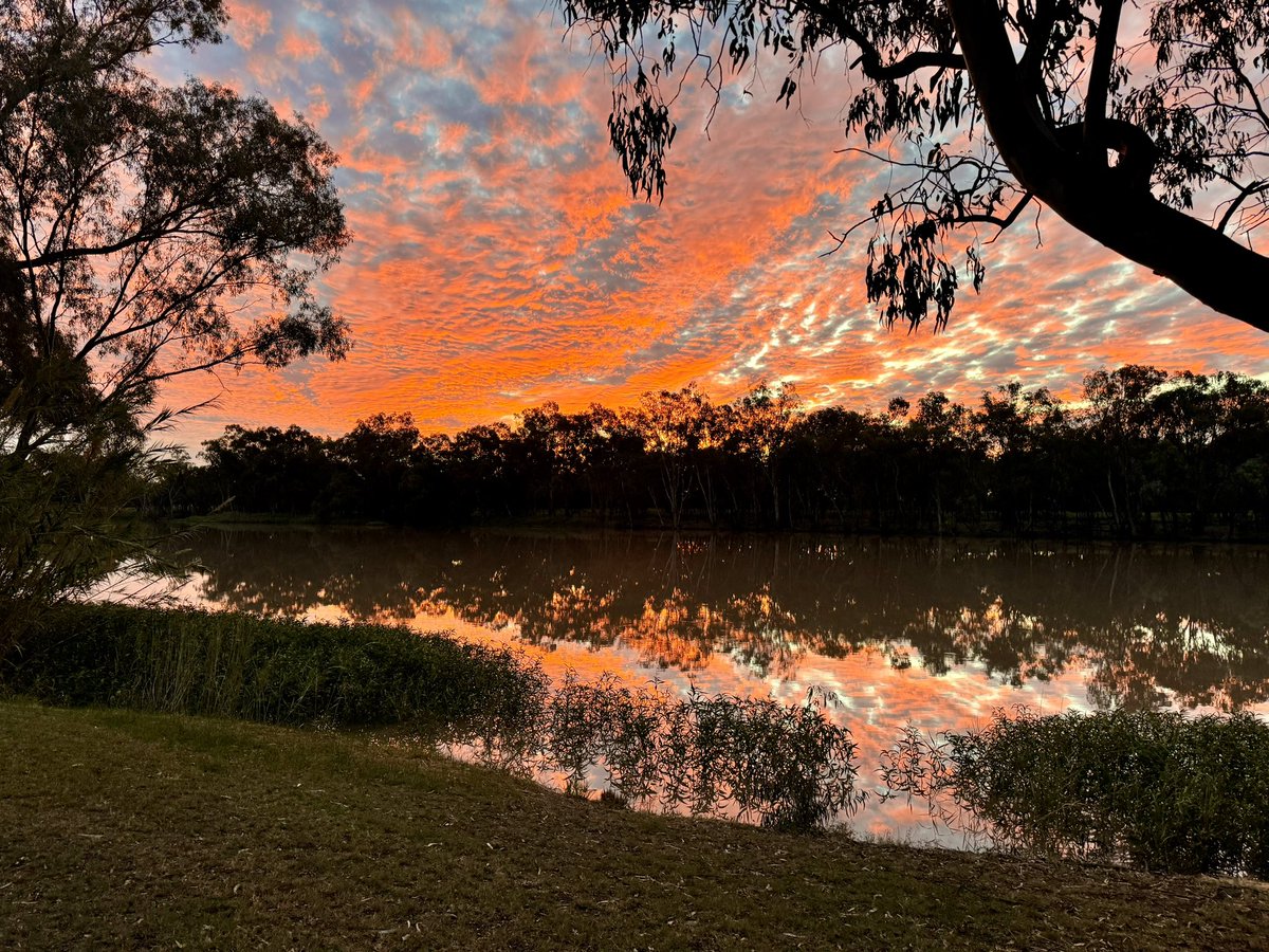 Sunsets over St. George’s Ballone River are amazing! Blessed to spend a few days in this friendly country town with Fi and the family. Jessie and Amber are wonderful hosts. Looking forward to ministering at Harvest Point Church St George on Sunday morning. 🔥