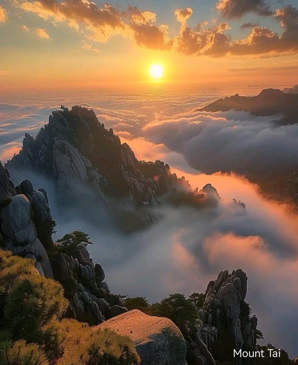 If you don't aim high you will never hit high. A view of Mount Tai in Tai'an,Shandong province.