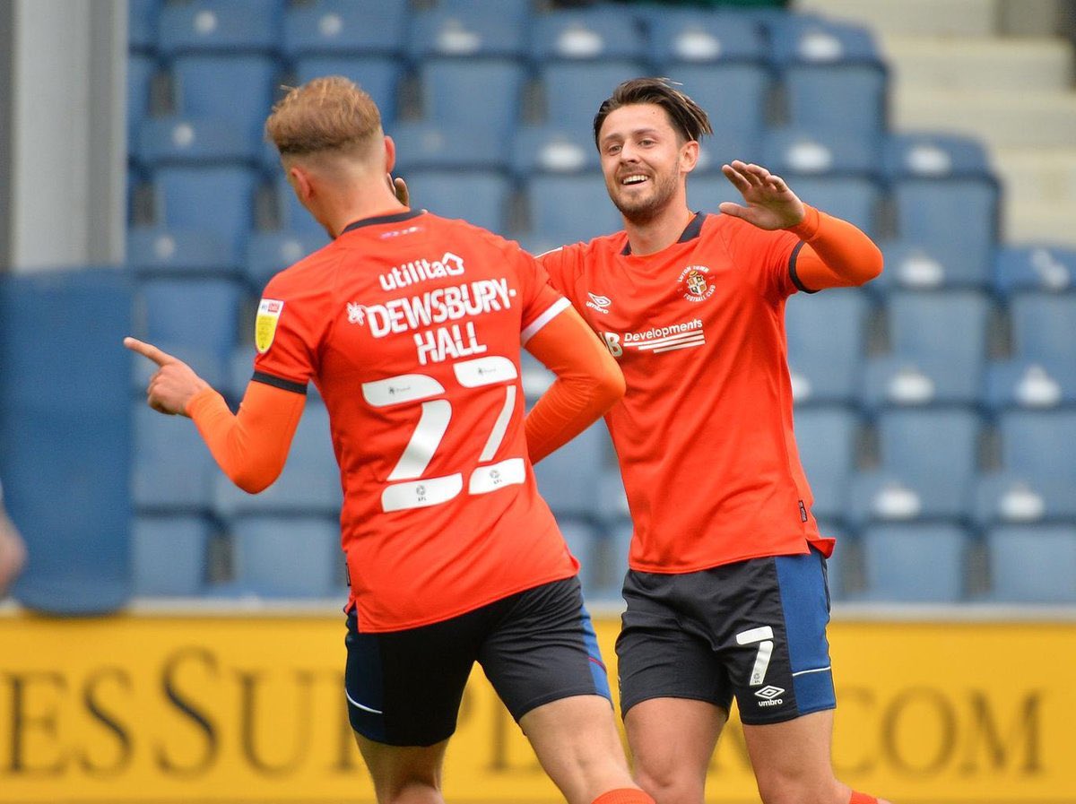 _TeamsLikeLuton's tweet photo. 🟠 Going Up 🟠
Congrats to former Hatters @KDH__8 & @jamesjustin98 on there promotion back to the Premier League with @lcfc
Hoping these two return in the future 👒
#teamslikeluton #ltfc #luton #liecester #goingup #justin #KDH #england #championship https://t.co/U6tx9iFtKs