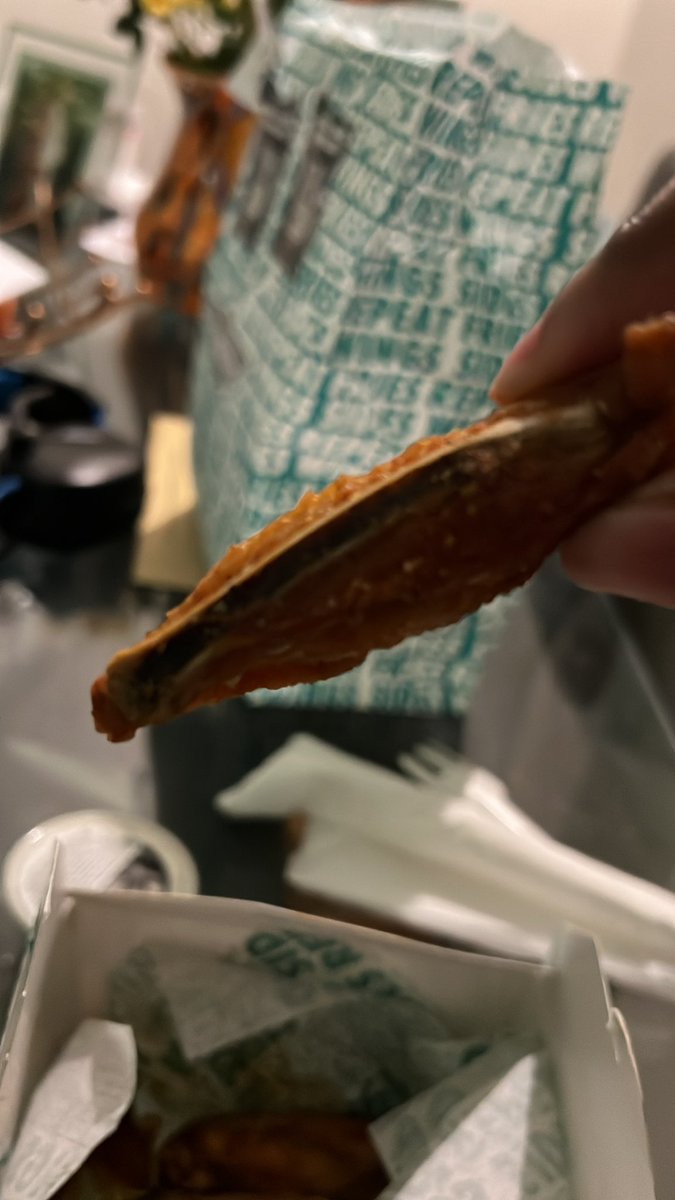 bro @wingstop why am i getting a fried harmonica