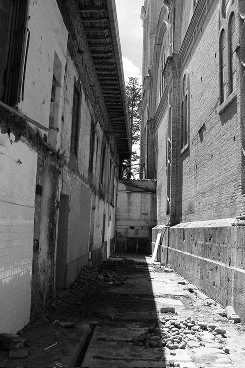 Datos Históricos de #cuenca Calle Santa Ana
📜Se relata que habría sido un sendero de tiempos cañaris e incas, que antes de ser bautizada con nombre español por Hurtado de Mendoza en 1557, la llamó Santa Ana de las Aguas el encomendador Rodrigo Núñez de Bonilla hacia 1538.