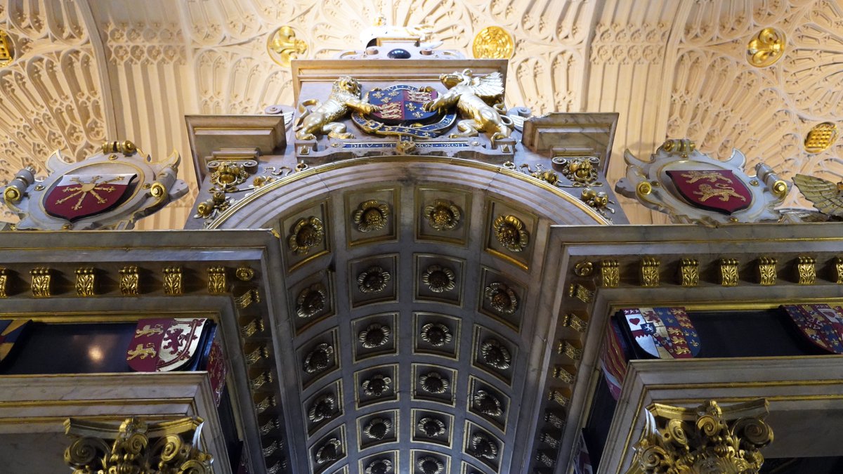 @wabbey Now we come to Elizabeth I. She lies in the Lady chapel and the ceiling is just gorgeous. It was absolutely rammed with people so could barely move and half my photos turned out blurry 🙃 #westminsterabbey