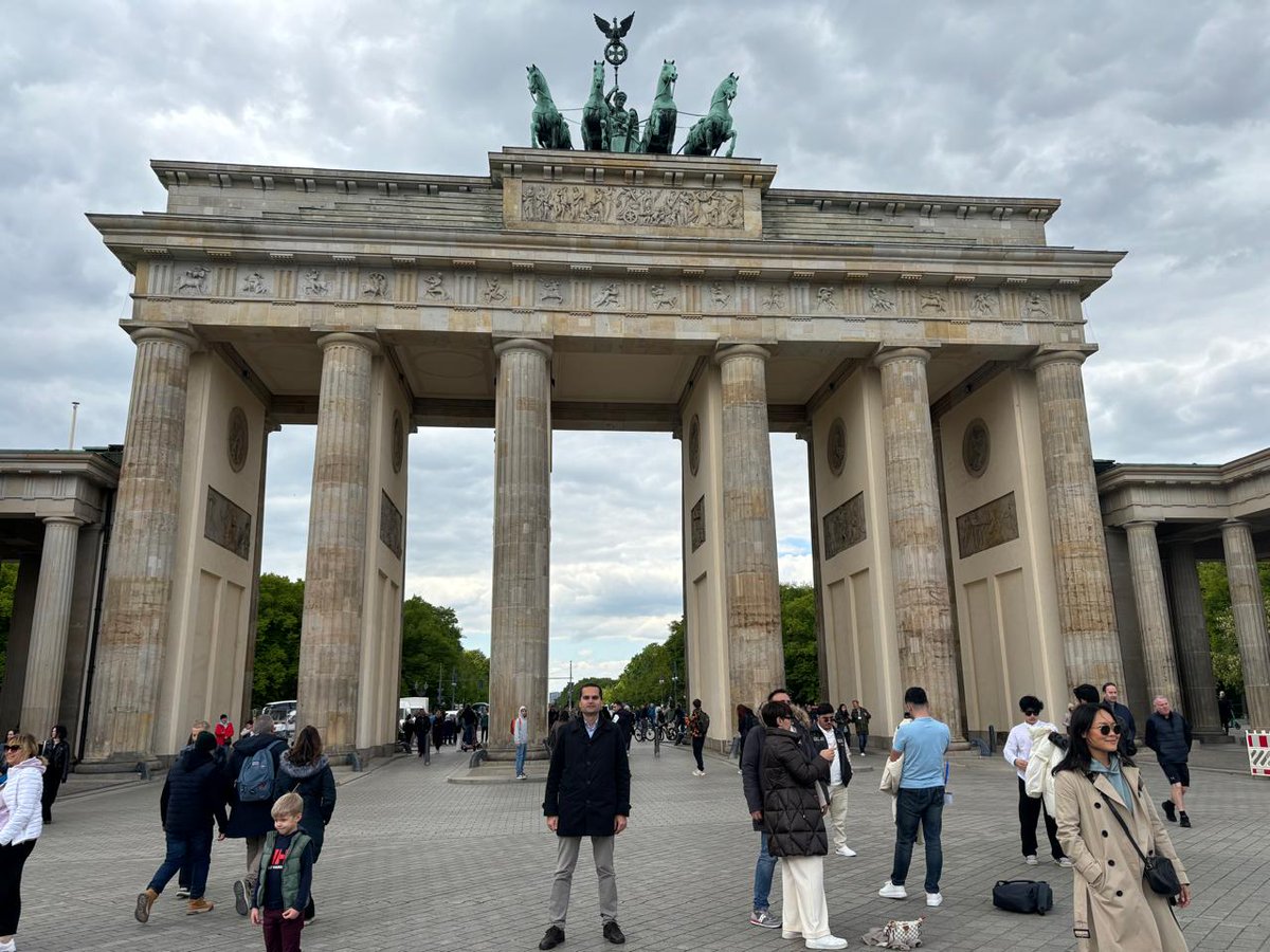 In @ESGE_news days in Berlin with my dear friends @DharJahnvi maam and Jayanta sir!! So proud of their friendship! Everyday i learn a lot from them!