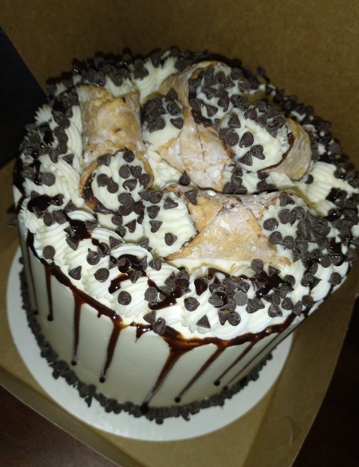 I ordered this $85 birthday cake for myself. 😂😭🎉♉ https://t.co/rdY63WmWnJ<a href="/tag/rhoslc"class="tags"><span>#rhoslc</span></a>