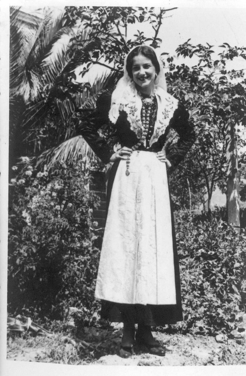 Young  woman in the folkloric dress of Drniš Croatia .

Circa 1930s.
Unknown photographer.

#croatia #Hrvatska