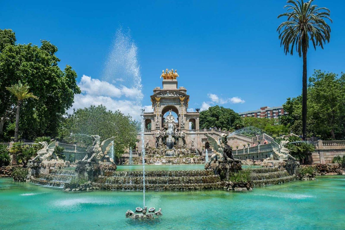 The #Cascada-Fountain is a beautiful fountain that is the centerpiece of Ciutadella Park. While working for designer Josep Fontserè Gaudi designed the water tanks and hydraulics. This fountain was modeled after the Trevi Fountain in #Rome.-SAVEATRAIN.COM