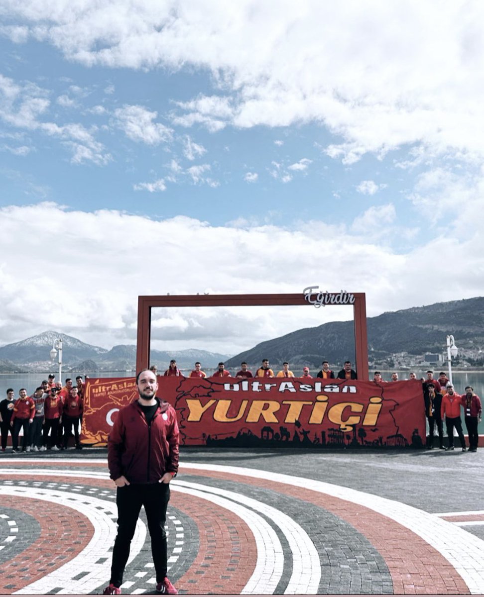 Dağ gibi dimdik ! Alayınıza ultrAslan !!!