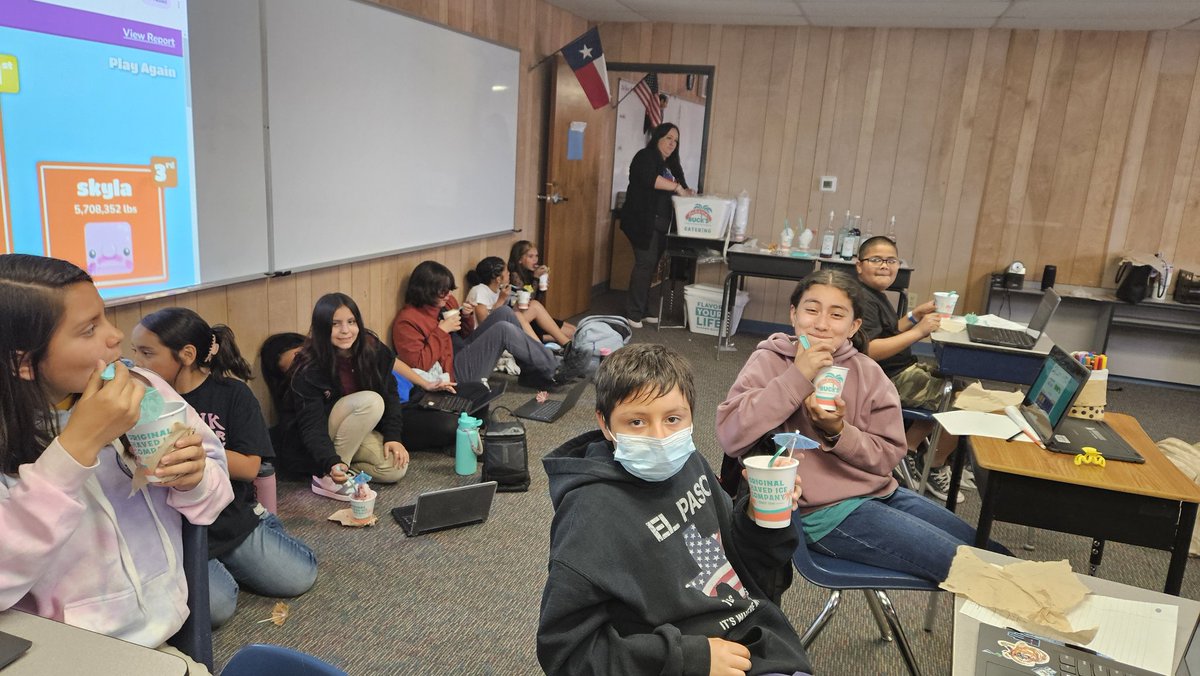 Our class goal of 350k points on @ImagineLearning was reached from both classes✅️ 5th grade Hawks got to enjoy their @bahamabucks treat!
Back to zero once again as we set our new goal of 600k points to end the school year. Go big, or go home! #HawkPride #TeamSISD