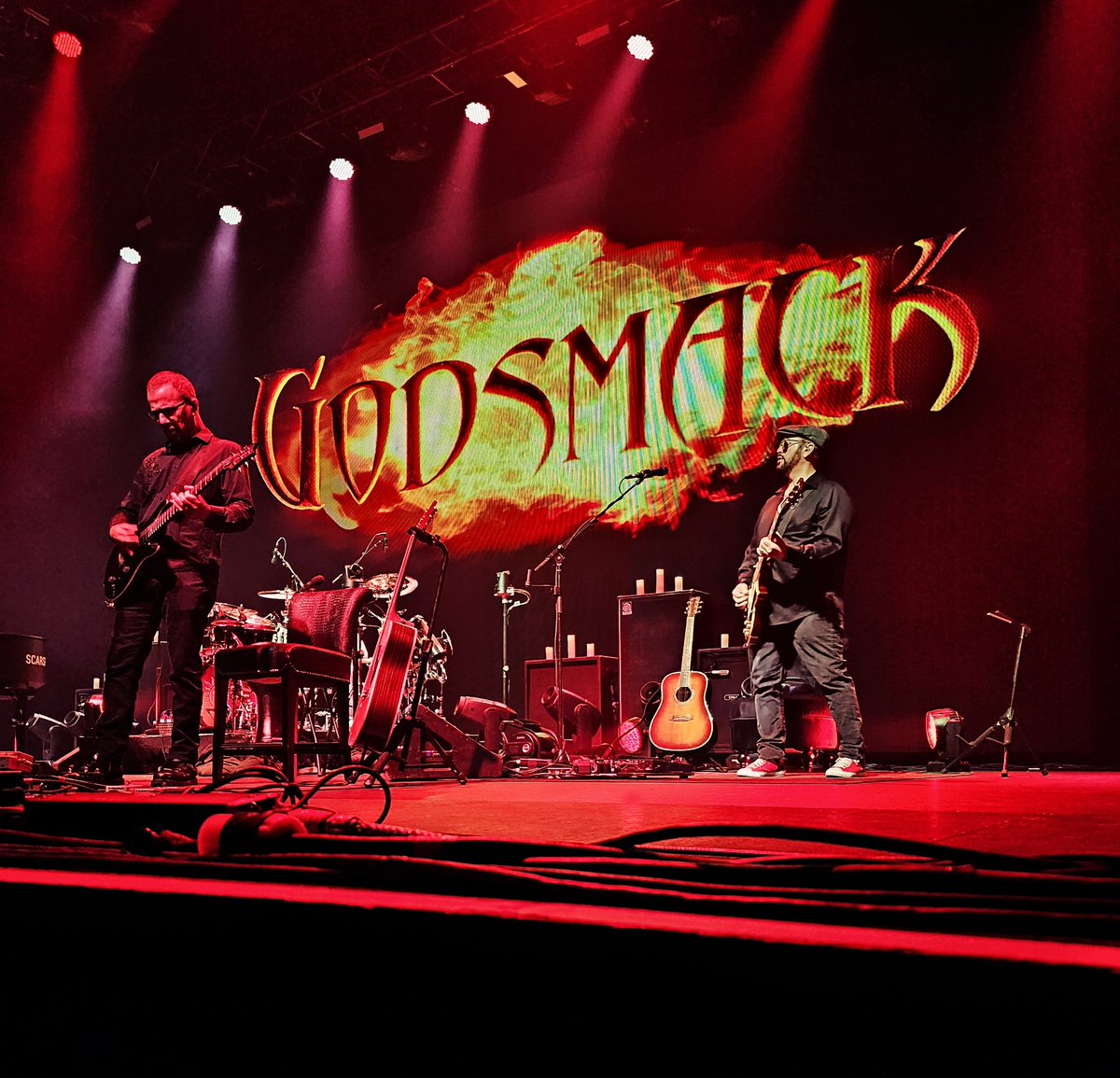 Really cool experience at the @godsmack show in #NiagaraFalls last night. It was a scaled-back show that still hit hard and had some fun surprises, like covers of Pink Floyd, Led Zeppelin and Metallica tunes. #godsmack #VibezTour