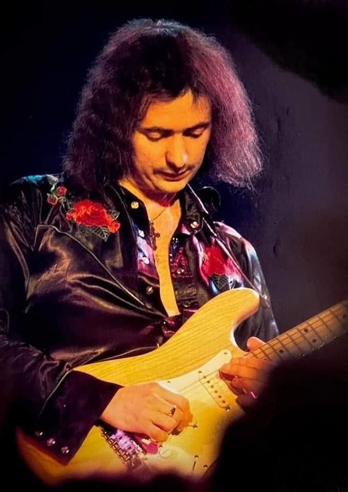 @DrGuitar My favorite Guitarist of all time is Ritchie Blackmore!!  #ritchieblackmore