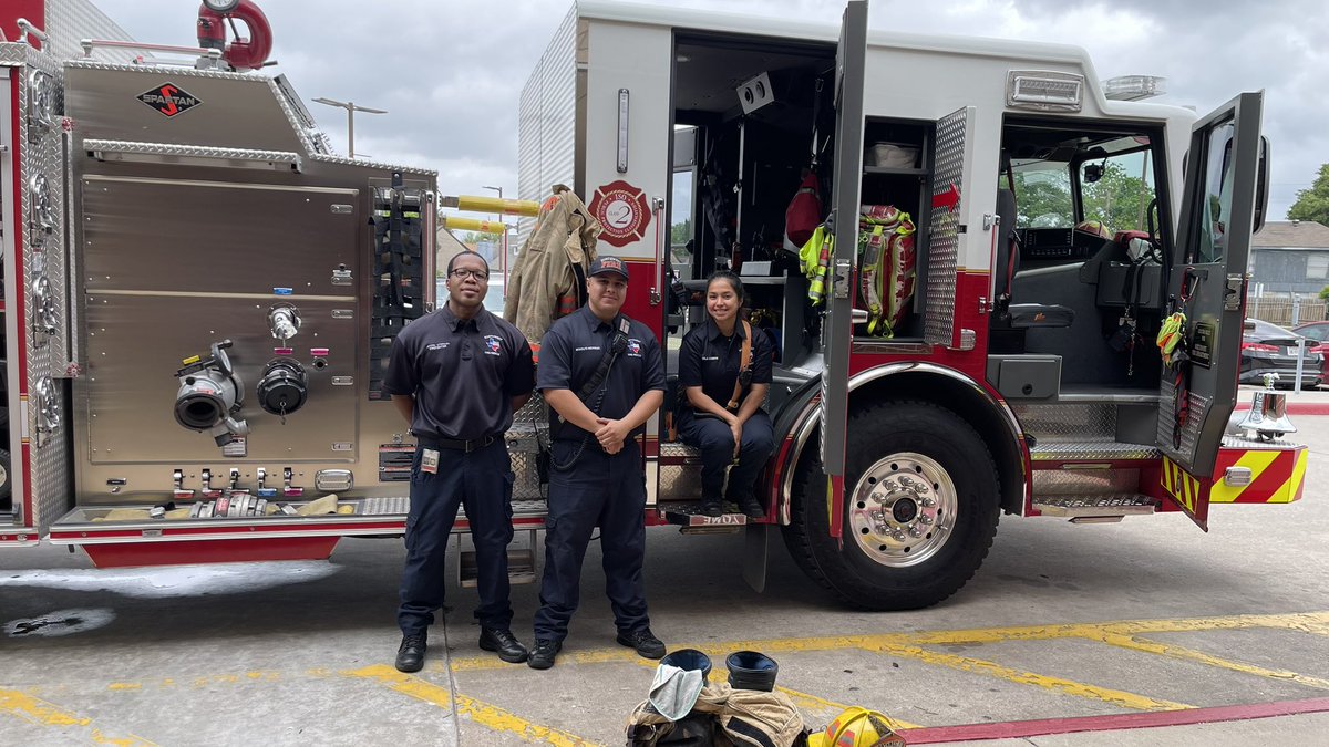 Thank you Northwest Firefighters for joining in our Career Day Activities @StovallPK_AISD A HUGE shoutout to our counselor @JThomas_Stovall for coordinating such an incredible event for our students!! #myaldine #mialdine @MrAmes_ @JoshuaGobert @przluis71