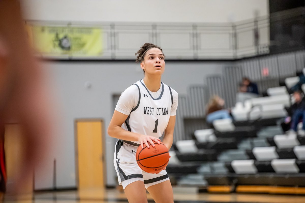 What a season for Gabby Reynolds at WO! Miss Basketball and 1st Team AP All State , the Dream Teams for the Det. Free Press , Det. News , and BCAM , POY for MLive Grand Rapids area and Holland Area (3x) , and All OK Red 1stTeam (4x) .  Plus D 1 scholly to GW .  Love this kid!!