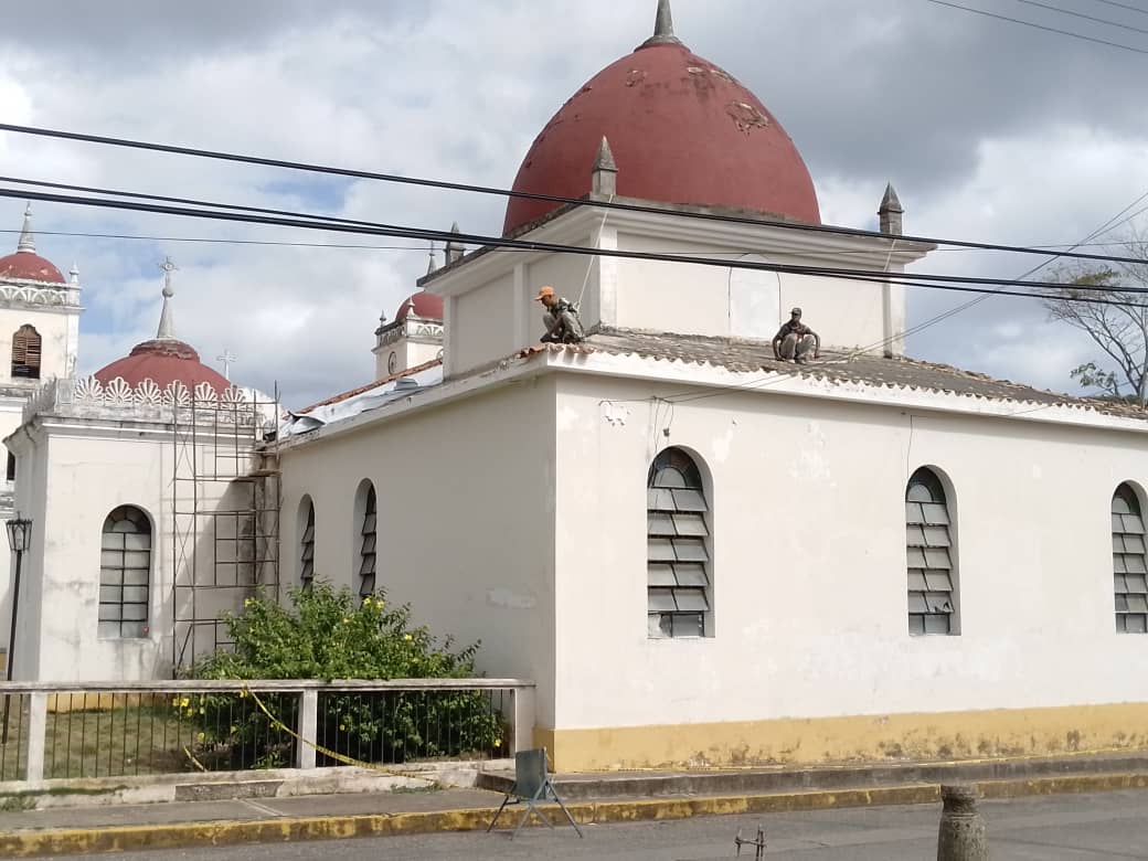 A la fecha, se ha ejecutado el desmontaje de tejas de arcilla, el retiro del manto del techo en reparación, además se ha realizado la fumigación contra isópteros conocidos como termitas. 

@GPintoVzla
#IgualdadYJusticiaSocial