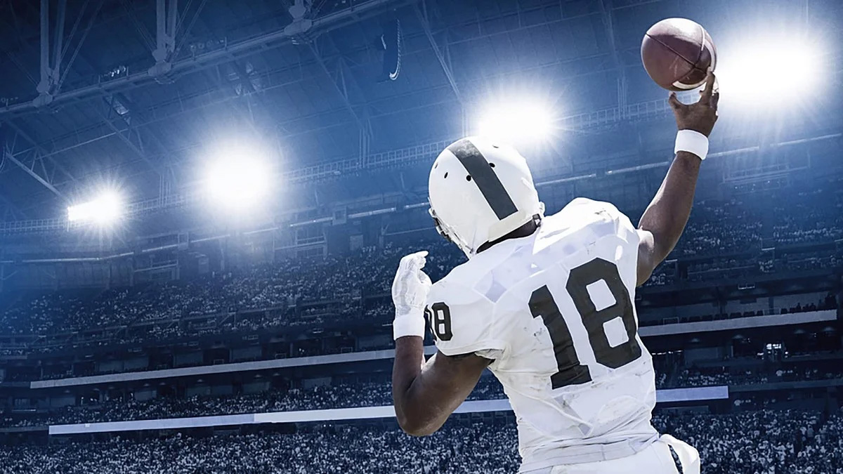 New research by a University of Oregon student and professor finds that the NCAA football transfer portal can help some teams but not others, depending on the position a transferring student plays. around.uoregon.edu/content/ncaa-f…