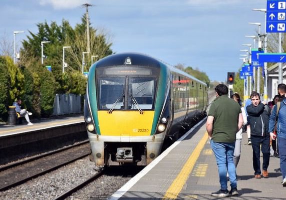 A major step forward for commuters from Mayo & Tuam to Galway the #westernrailcorridor has been added to the Ten-T Network making funding available for this enabling #infrastructure #connectingthewest @PaulineGalway @MariaWalshEU @lichamber @McManusChris @ciaranmullooly @lukeming