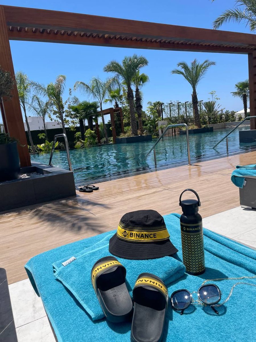 #Binance poolside chillin'