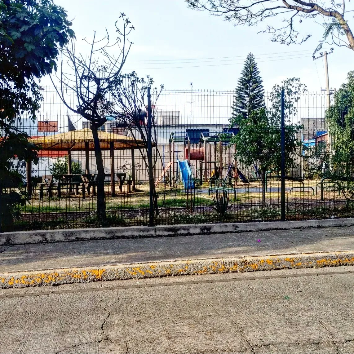 ReMJI_CDMX's tweet photo. La apropiación de los espacios es un proceso de vinculación y desarrollo de las infancias, en este caso en la Ciudad de México existen espacios que son  privatizados. https://t.co/Ddgg5qSBud