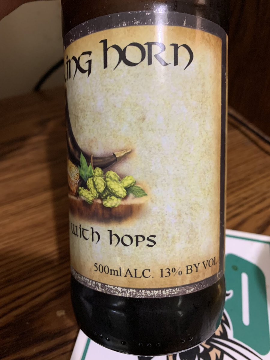 Happy Friday! Enjoying some @drinkinghornaz Mead with Hops, some 🍯 sweetness along with pine and citrusy hops 😎👍💪 #mead #craftmead @LordOfGrudges @WhiskeyCyclist @cb_phil @mjpm67 @PaulOBrien10 @CorkBeer @j_k357 @decoreape7 @Senor_Greezy @museonbooze