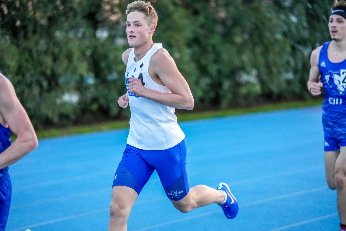 Starting off Day Two with a pair of new additions to the program best charts in the 4x1600 relay!  
 
🔵 Women (Gresham, Dyer, Miller, Conhoff) - 20:28.78, fourth in program history
⚪️ Men (Breen, Krieg, Dworak, Light) , 16:52.09, third in program history

#MarchOn | #StayRooted