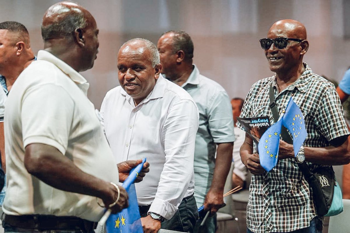 Merci, La Réunion ! Quel plaisir de venir parler de l’avenir de l’Europe avec vous qui le façonnez dans nos outre-mers, et avec nos partenaires de Trait d’Union 😊 @StephaneBIJOUX le sait, à chaque fois que je viens, j’ai toujours envie de revenir le plus vite possible ♥️